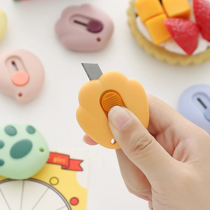 Tiny Cat Paw Retractable Paper Cutter