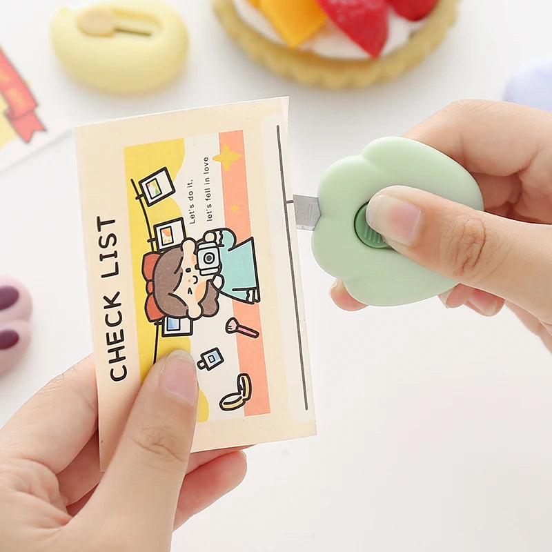 Tiny Cat Paw Retractable Paper Cutter