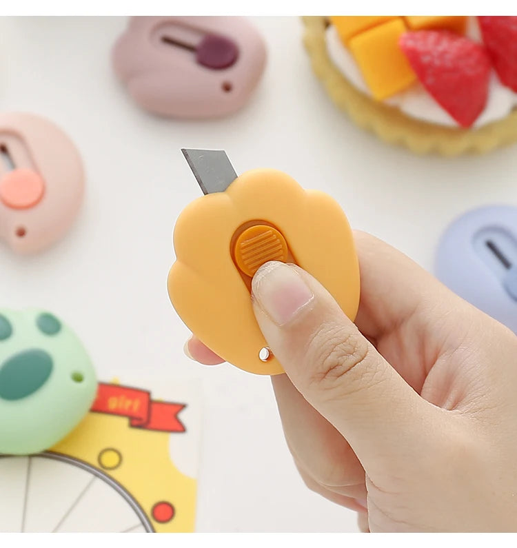 Tiny Cat Paw Retractable Paper Cutter